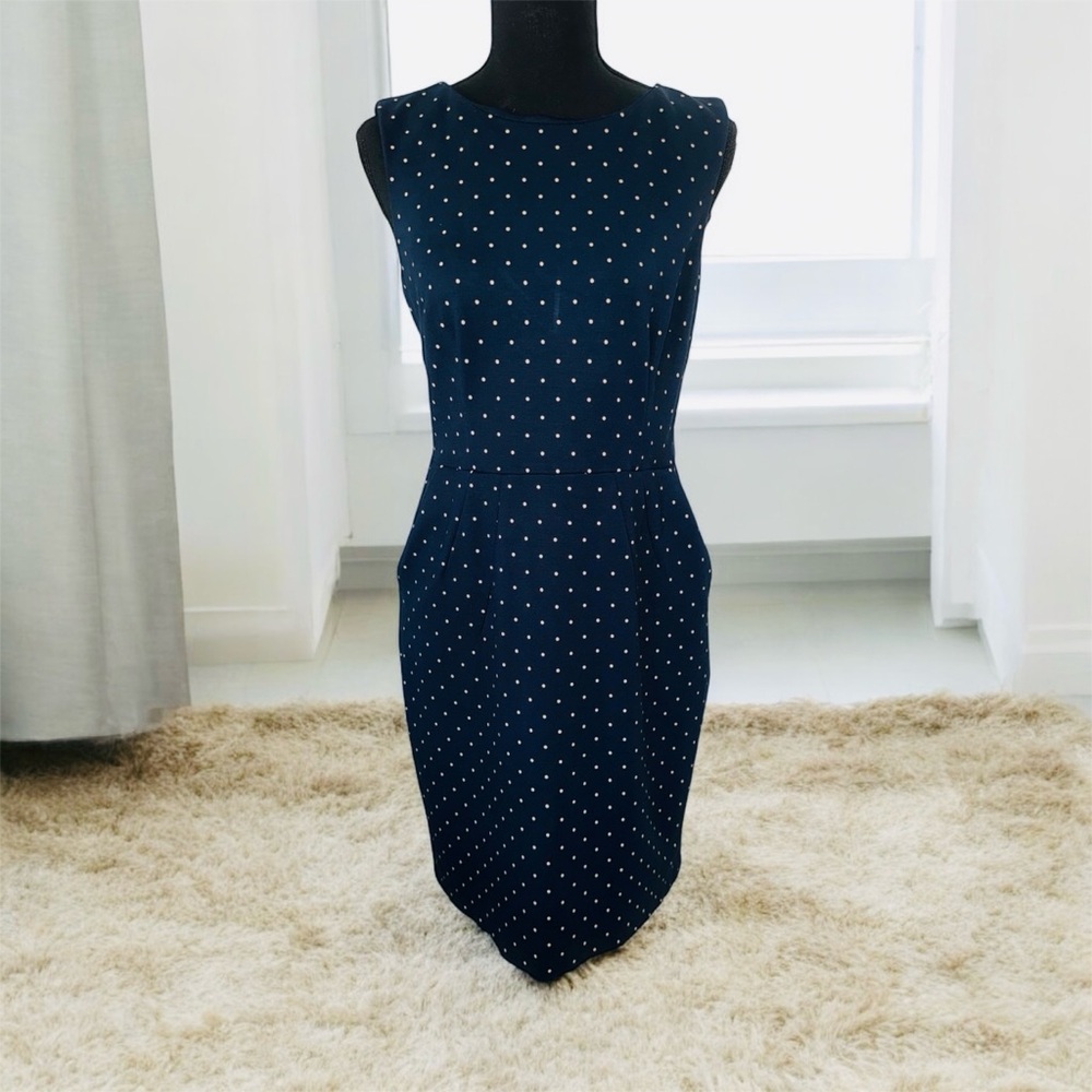 Lands' End Navy Blue Polka Dot Knee Length Sleeveless Sheath Dress
Size‎ 8P